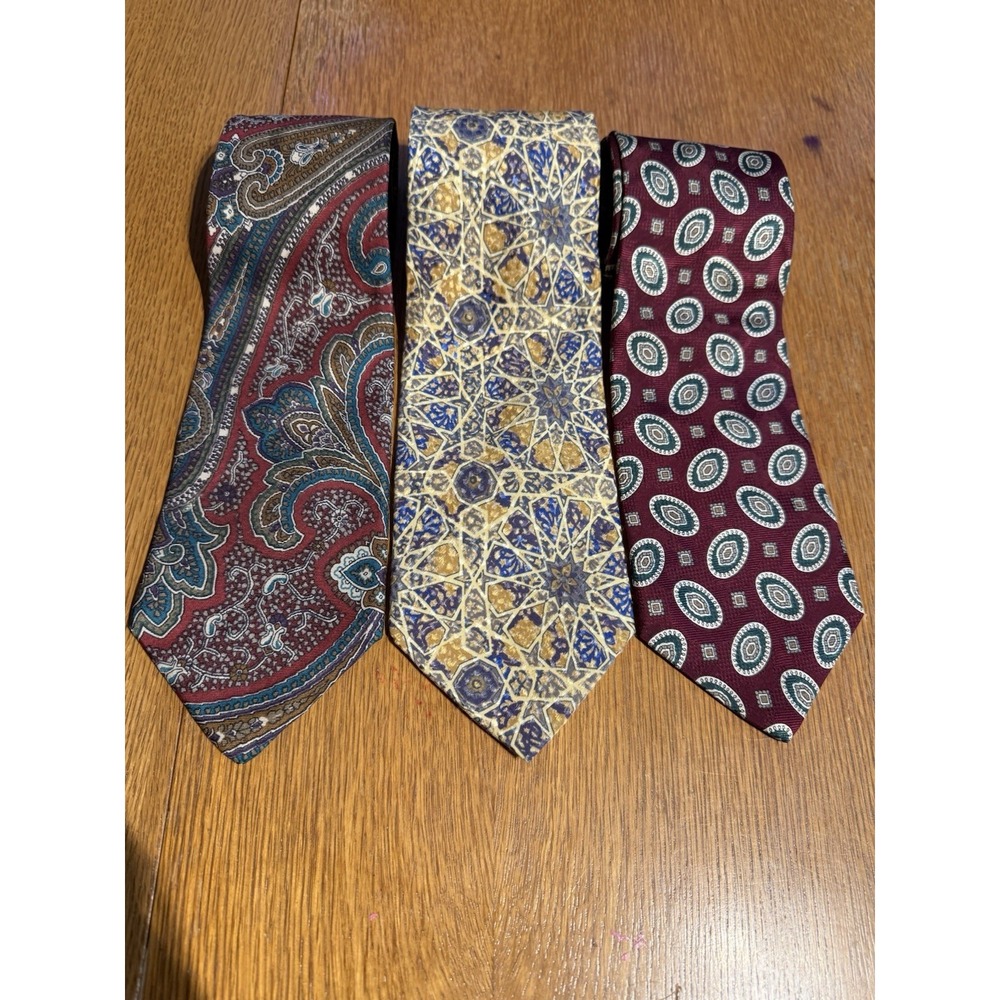 Lot of 3‎ Geoffrey Beene Silk Ties Paisley & Geometric Patterns Classic Neckwear